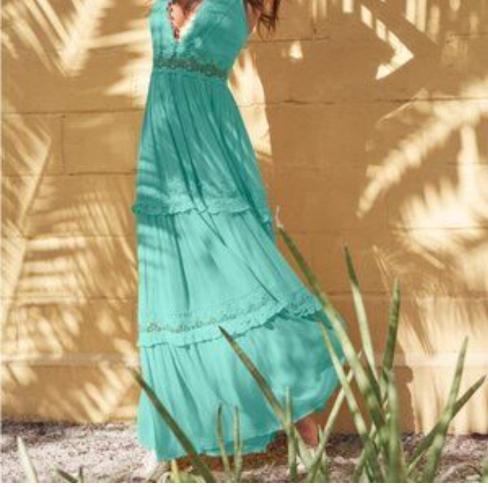 Venus Embroidered Lace Deep V Mint Green Maxi Dress Size 6 NWT